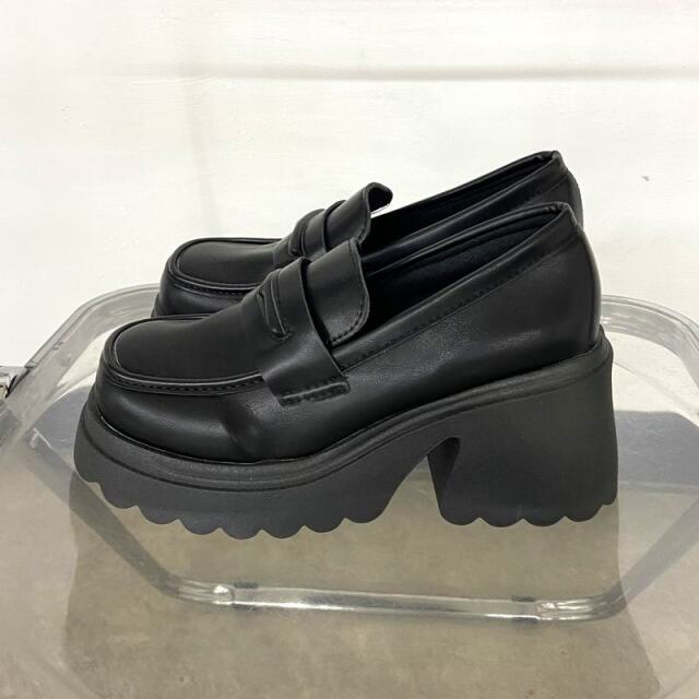 厚底ローファー