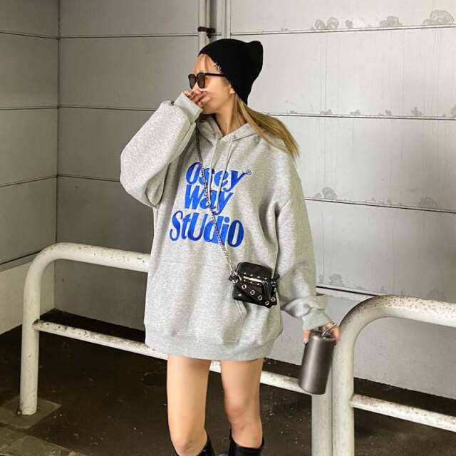 ビッグロゴ刺繍フードチュニック