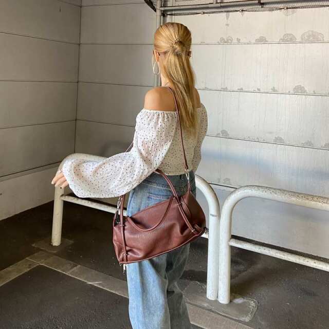 オフショルダーZIPトップス
