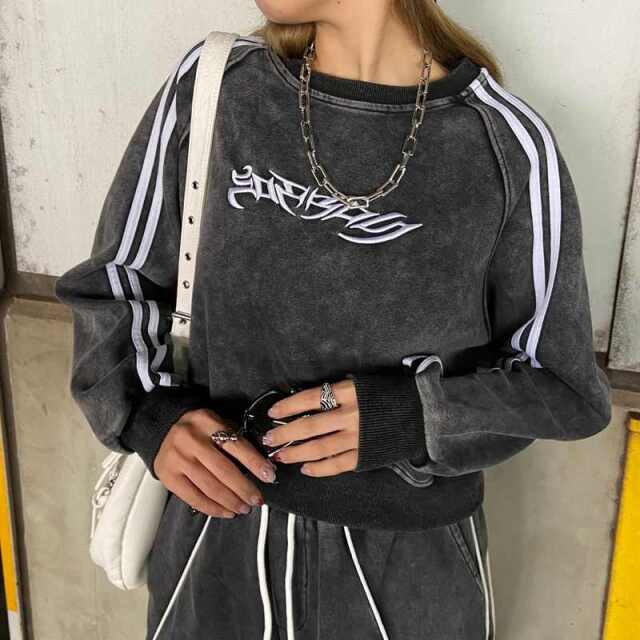 刺繍ロゴラインプルオーバー