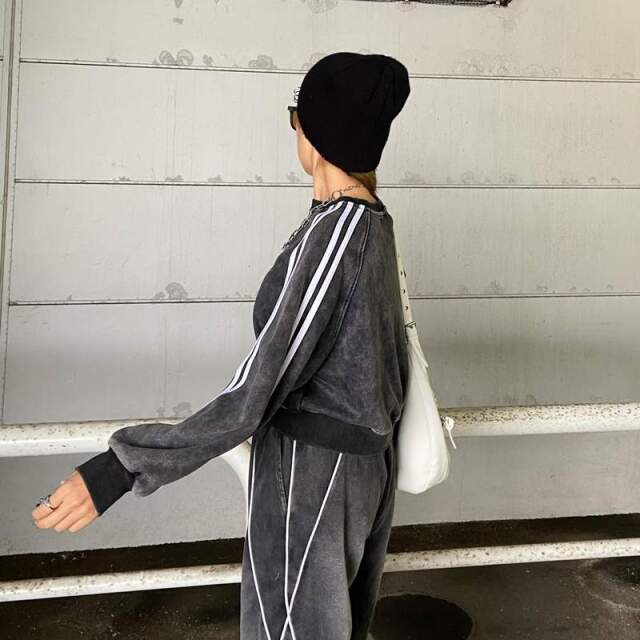 刺繍ロゴラインプルオーバー