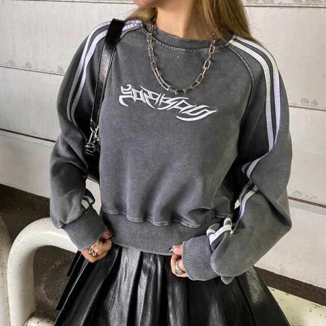 刺繍ロゴラインプルオーバー