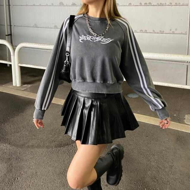 刺繍ロゴラインプルオーバー