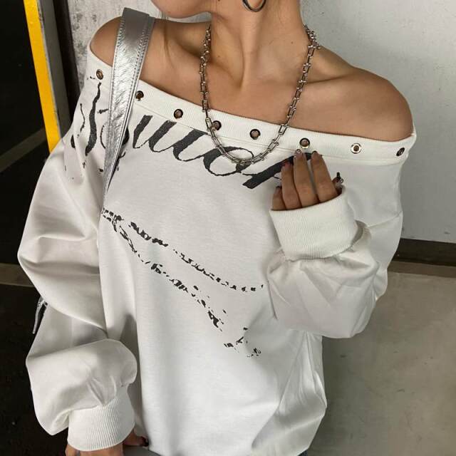 ハトメオフショルプルオーバー