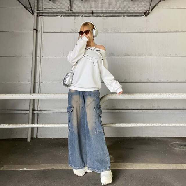 ハトメオフショルプルオーバー