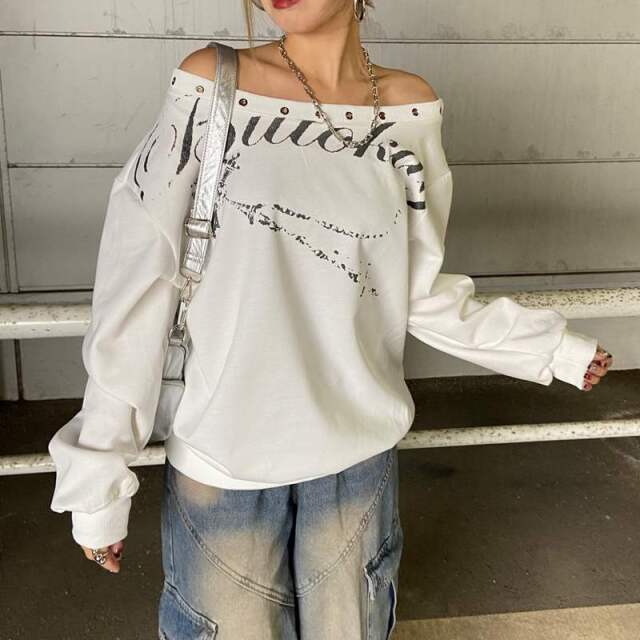 ハトメオフショルプルオーバー