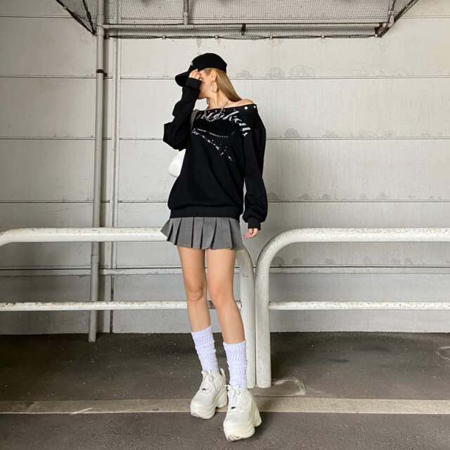 ハトメオフショルプルオーバー