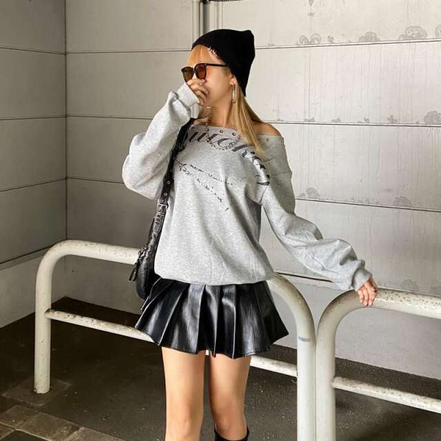 ハトメオフショルプルオーバー