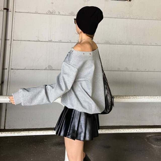 ハトメオフショルプルオーバー