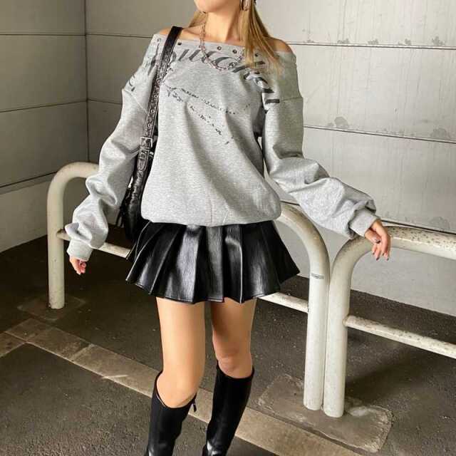 ハトメオフショルプルオーバー