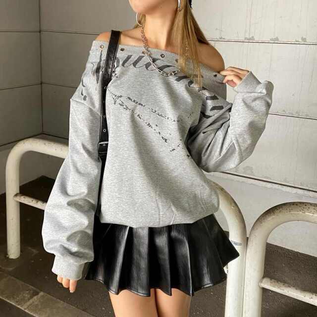 ハトメオフショルプルオーバー