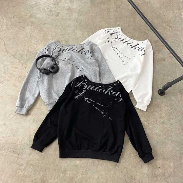 ハトメオフショルプルオーバー