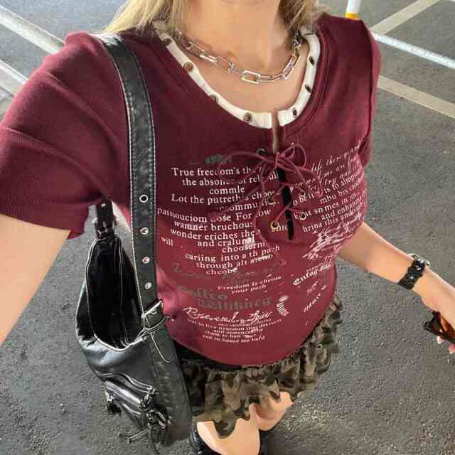 アンサンブル風ロゴレースアップTシャツ