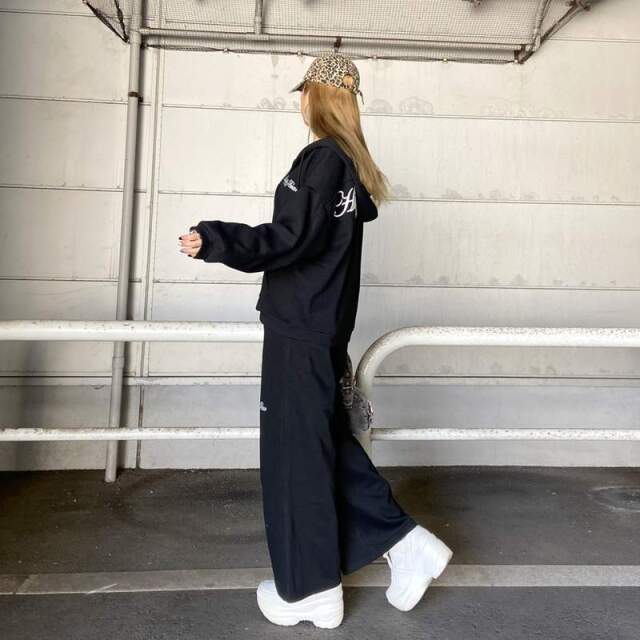刺繍ロゴZIPパーカー・パンツセットアップ