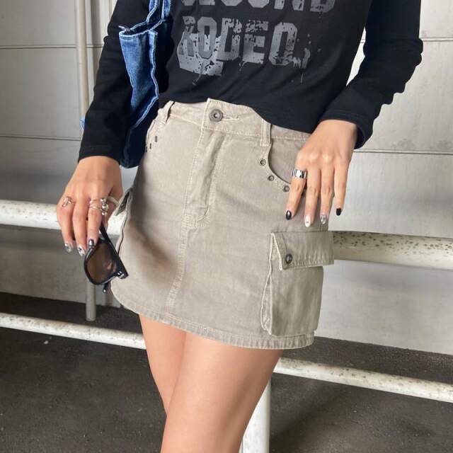 ハトメカーゴミニスカート