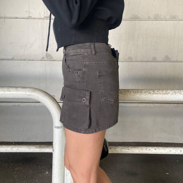 ハトメカーゴミニスカート