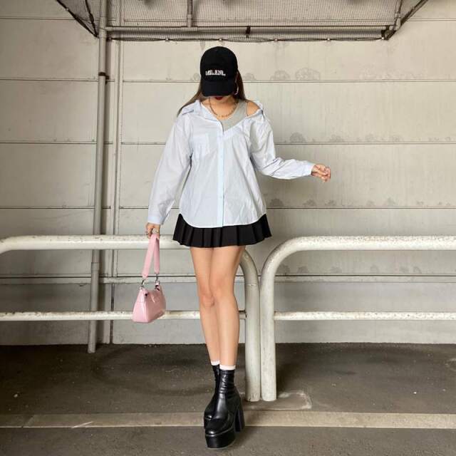 アンサンブル風ワンショルダーシャツ