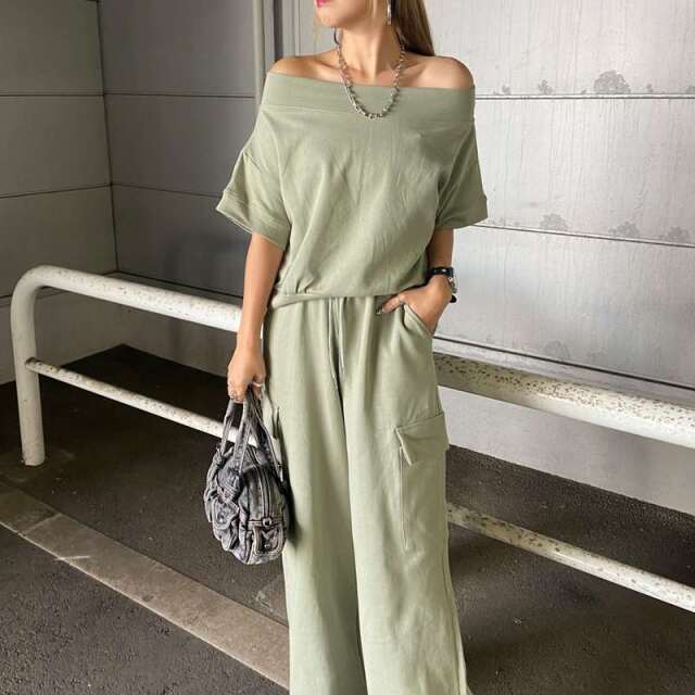 オフショルプルオーバー・カーゴパンツセットアップ