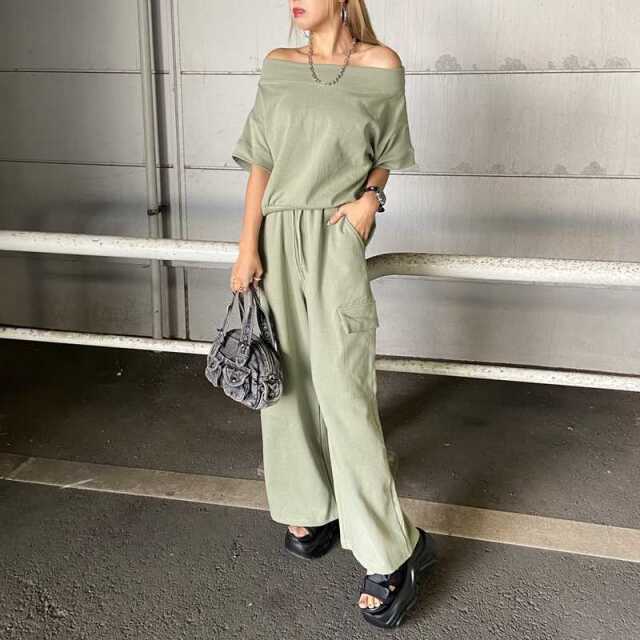 オフショルプルオーバー・カーゴパンツセットアップ