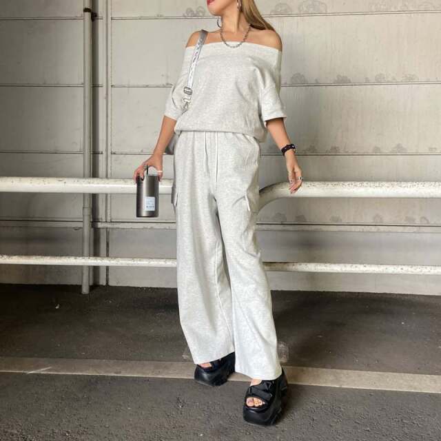 オフショルプルオーバー・カーゴパンツセットアップ