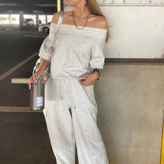 オフショルプルオーバー・カーゴパンツセットアップ