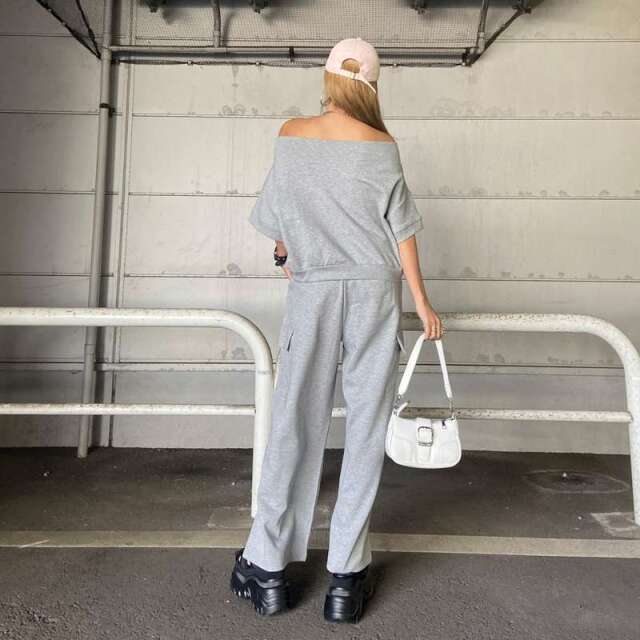 オフショルプルオーバー・カーゴパンツセットアップ