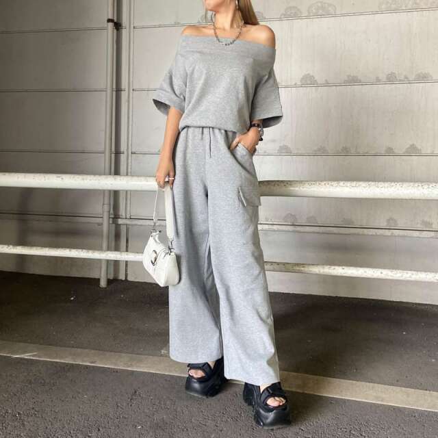 オフショルプルオーバー・カーゴパンツセットアップ
