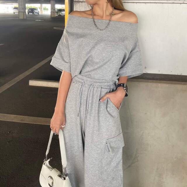 オフショルプルオーバー・カーゴパンツセットアップ