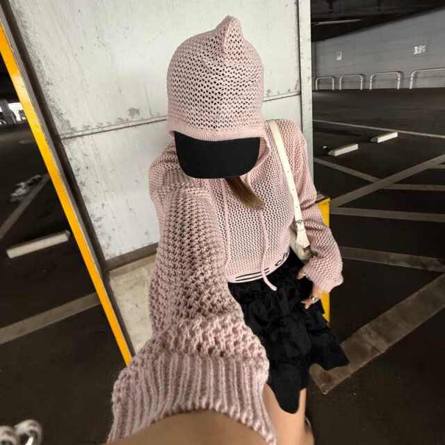 裾ロゴ透かし編フードプルオーバー