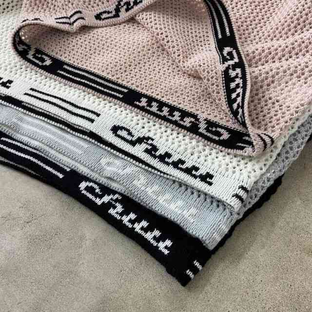 裾ロゴ透かし編フードプルオーバー