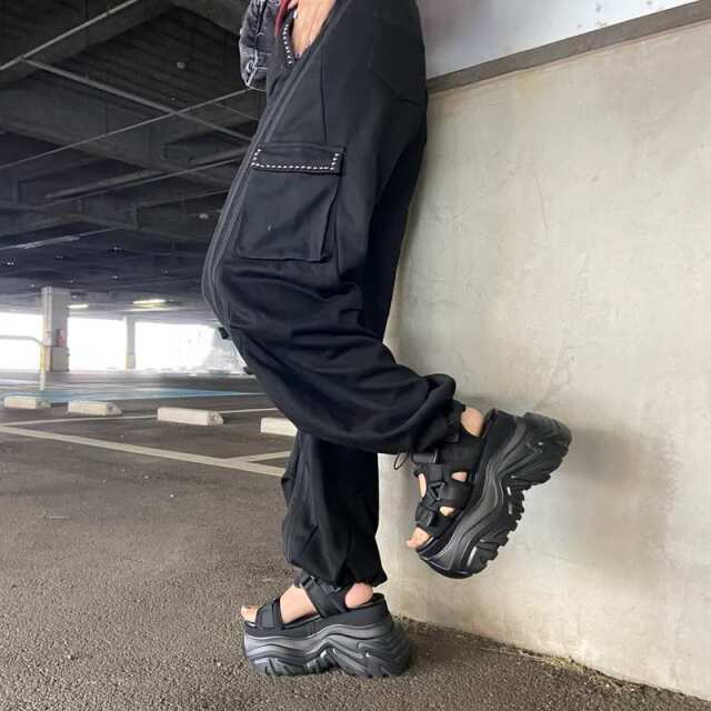 スタッズカーゴパンツ