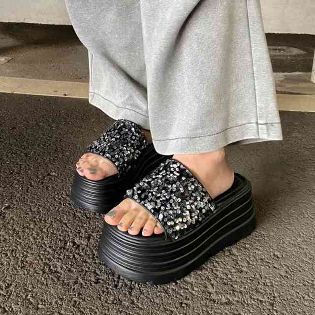 スパンコール厚底サンダル