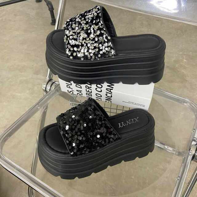 スパンコール厚底サンダル