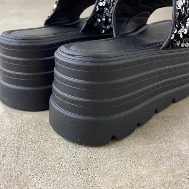 スパンコール厚底サンダル
