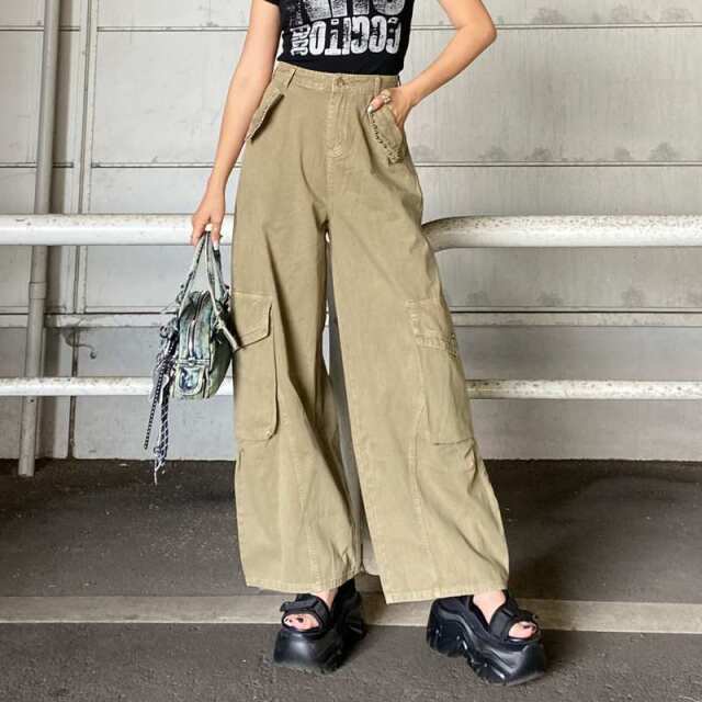 ボタンスタッズカーゴパンツ