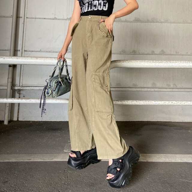 ボタンスタッズカーゴパンツ
