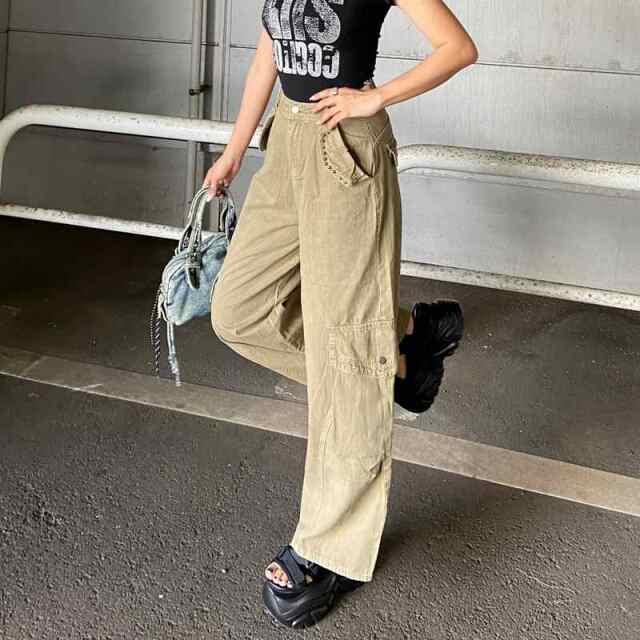 ボタンスタッズカーゴパンツ