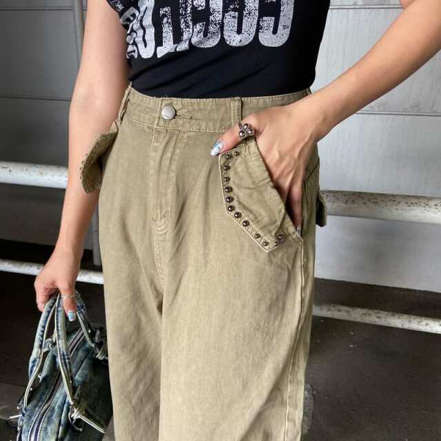 ボタンスタッズカーゴパンツ