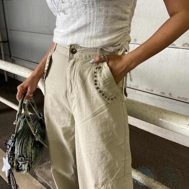 ボタンスタッズカーゴパンツ
