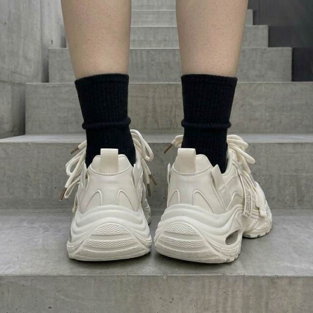 厚底エアー風スニーカー