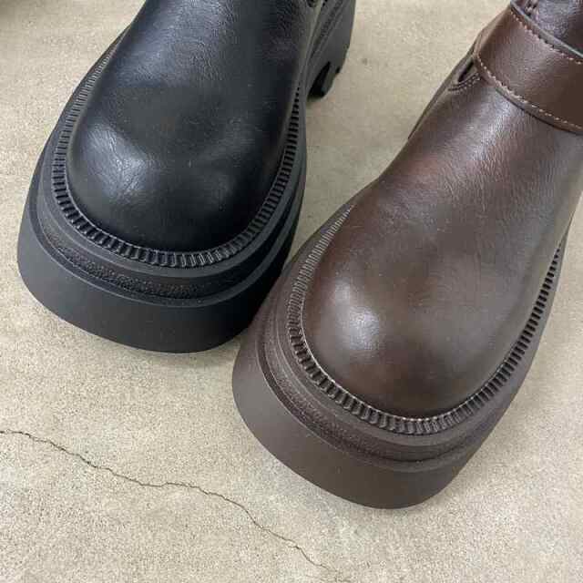 バックル厚底ブーツ