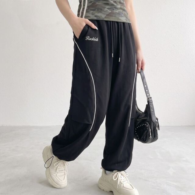パイピングバックロゴパンツ