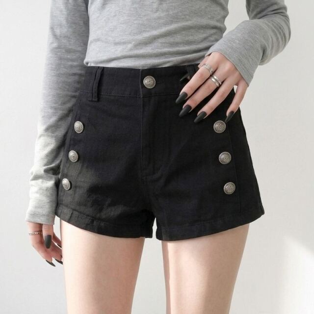 ボタンショートパンツ