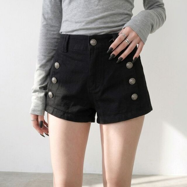 ボタンショートパンツ