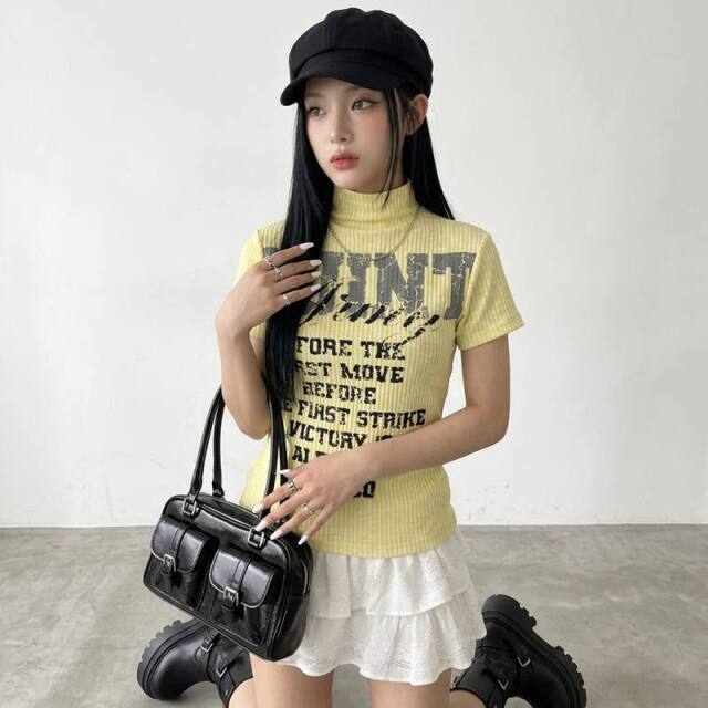 リブハイネックロゴトップス