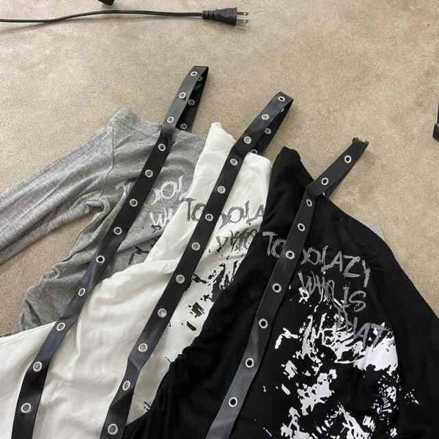 合成皮革肩ひもトップス