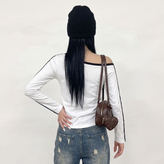 ラインオフショルダーTシャツ