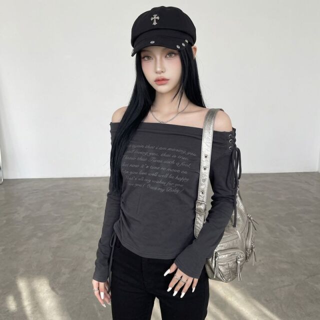 ロゴオフショルダースピンドルTシャツ