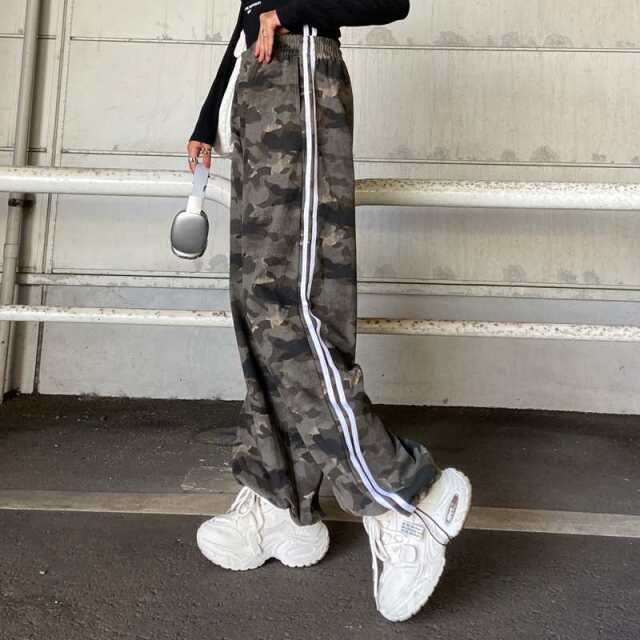 サイドライン柄ワイドパンツ