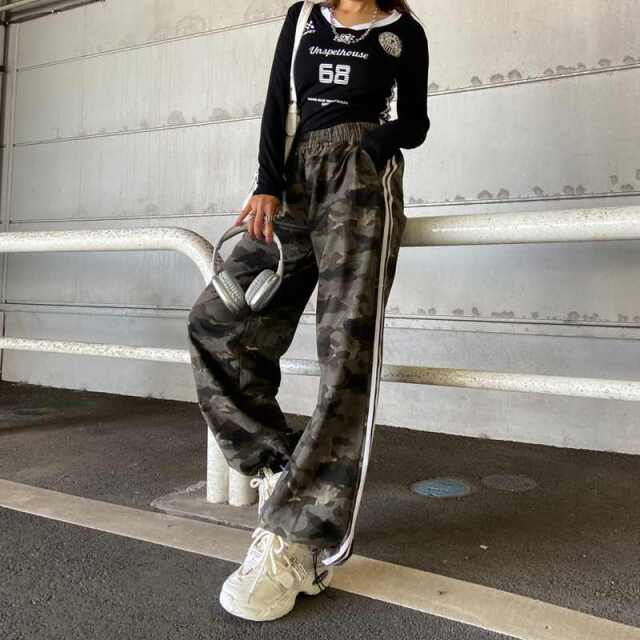 サイドライン柄ワイドパンツ